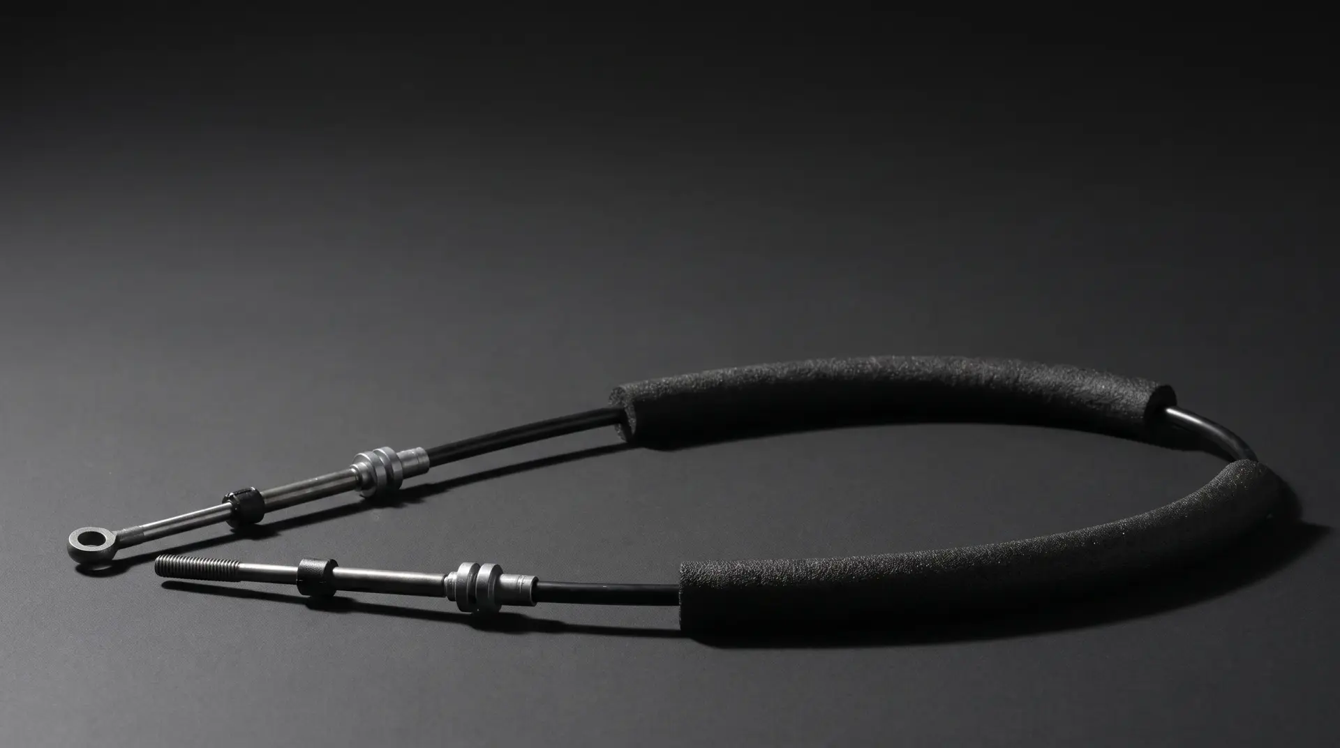 Ilustración de un cable selector de velocidades con manguitos de hule espuma, casquillos de zinc y varillas sólidas.